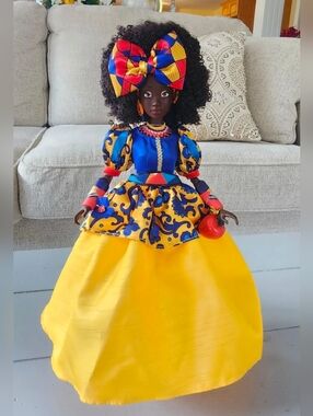 Disney Princess Creative Soul Artist Doll Inspired By Snow White Afro AA Pretty